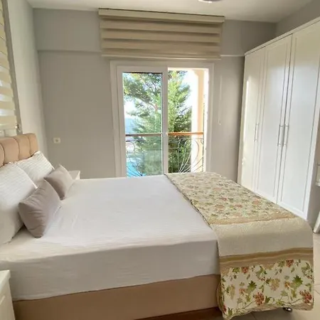Oludenizde Kiralik Esyali Mustakil Havuzlu 4+1 * Fethiye