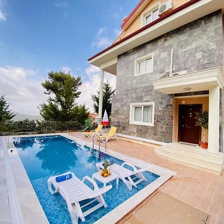 Oludenizde Kiralik Esyali Mustakil Havuzlu 4+1 * Fethiye