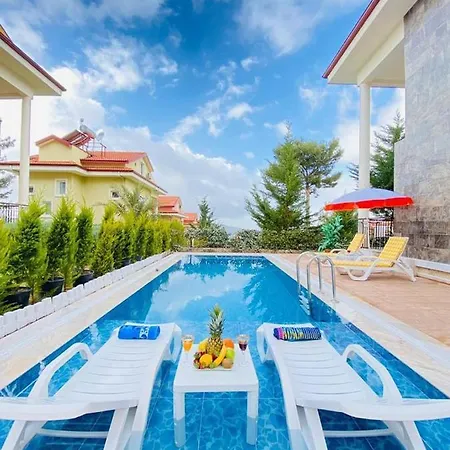 Villa Oludenizde Kiralik Esyali Mustakil Havuzlu 4+1 *