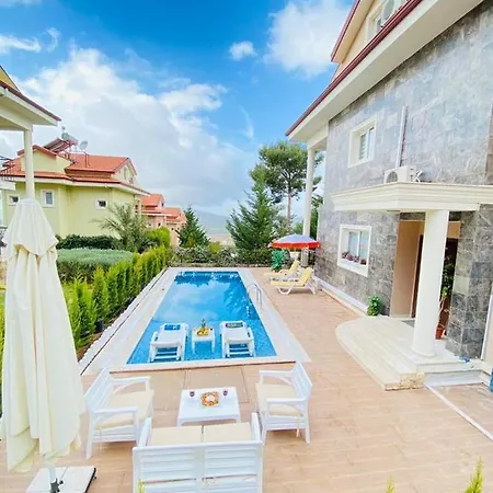 Villa Oludenizde Kiralik Esyali Mustakil Havuzlu 4+1