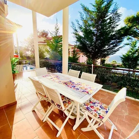 Villa Oludenizde Kiralik Esyali Mustakil Havuzlu 4+1 *