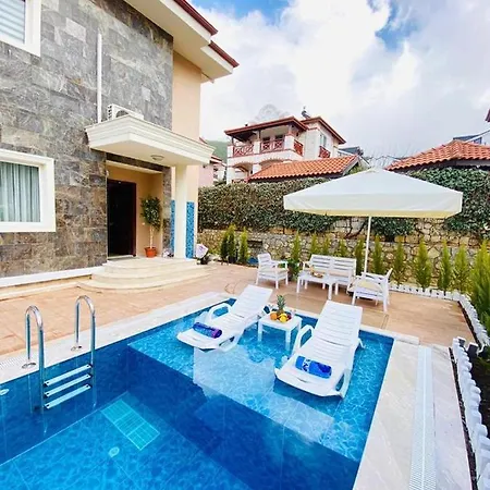 Villa Oludenizde Kiralik Esyali Mustakil Havuzlu 4+1
