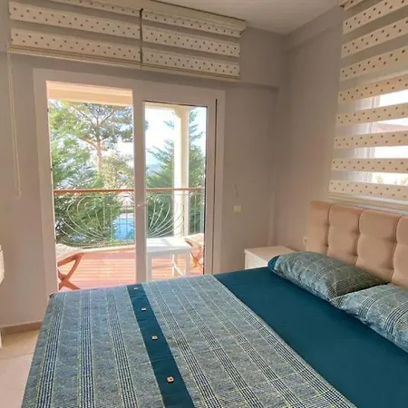 Oludenizde Kiralik Esyali Mustakil Havuzlu 4+1 Fethiye