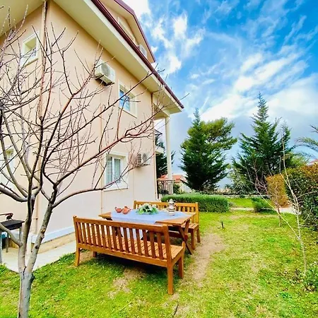 Villa Oludenizde Kiralik Esyali Mustakil Havuzlu 4+1 *